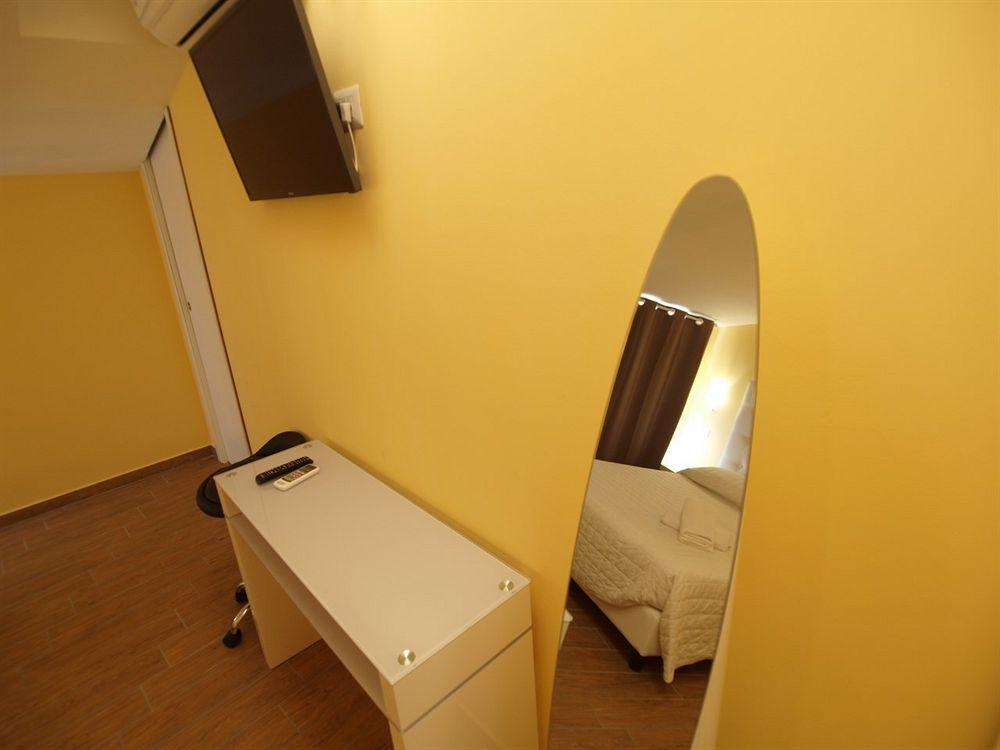 Via Mameli 5 Hotel San Remo Buitenkant foto